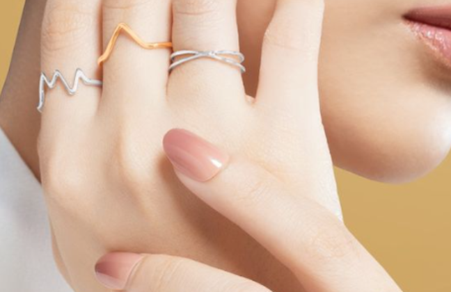 Kenali 3 Warna Perhiasan Emas Yang Cocok untuk Cincin Tunangan Simple