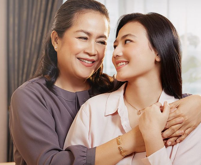 4 Tips Memilih Model Kalung Berlian Terbaik untuk Hadiah Hari Ibu