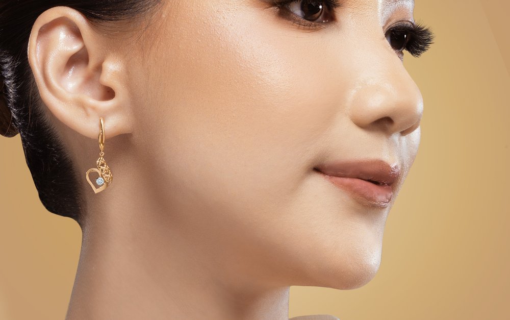 Cek 3 Tips Aman Kenakan Anting Berlian Berkualitas