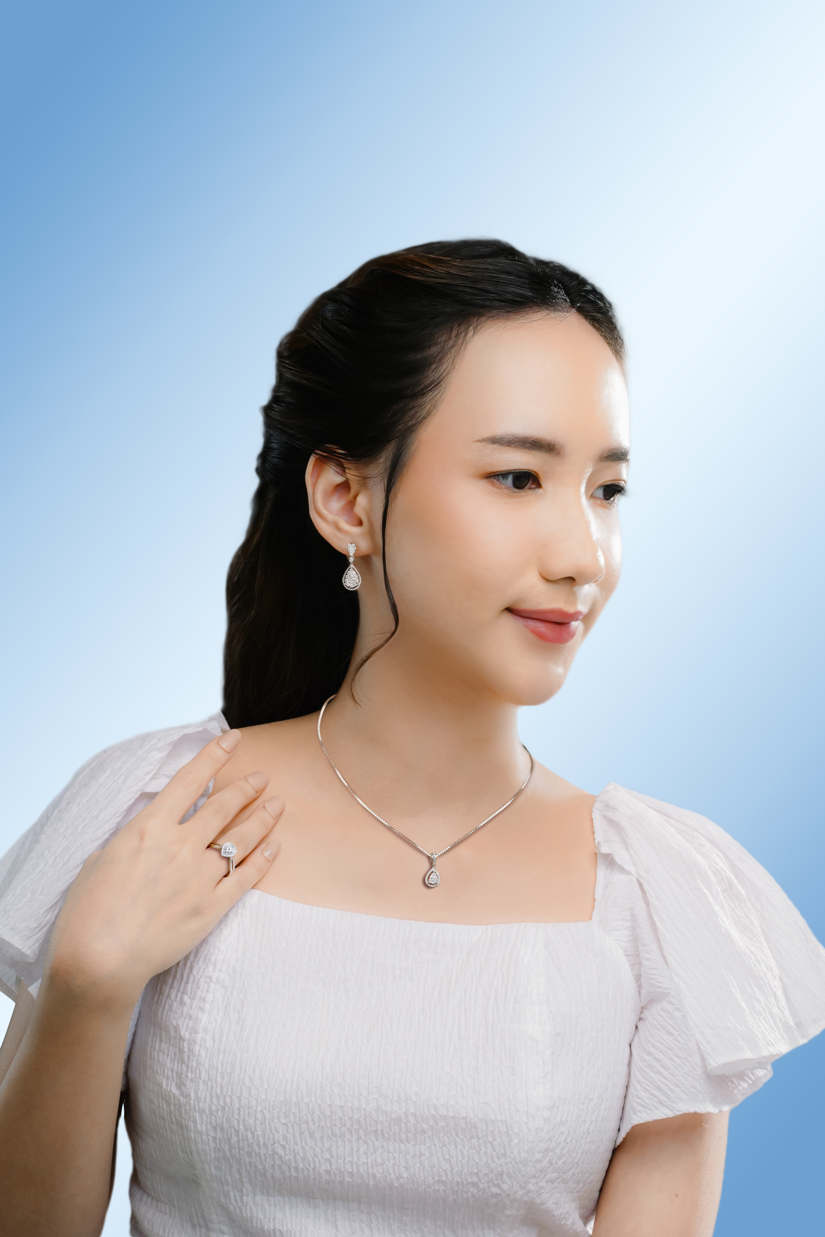 Kenali Model Anting Emas Simple Elegan yang Paling Populer saat Ini