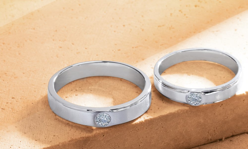 Cek Katalog Harga Cincin Emas Kawin dengan Berlian Terbaru 2024 di Website The Palace