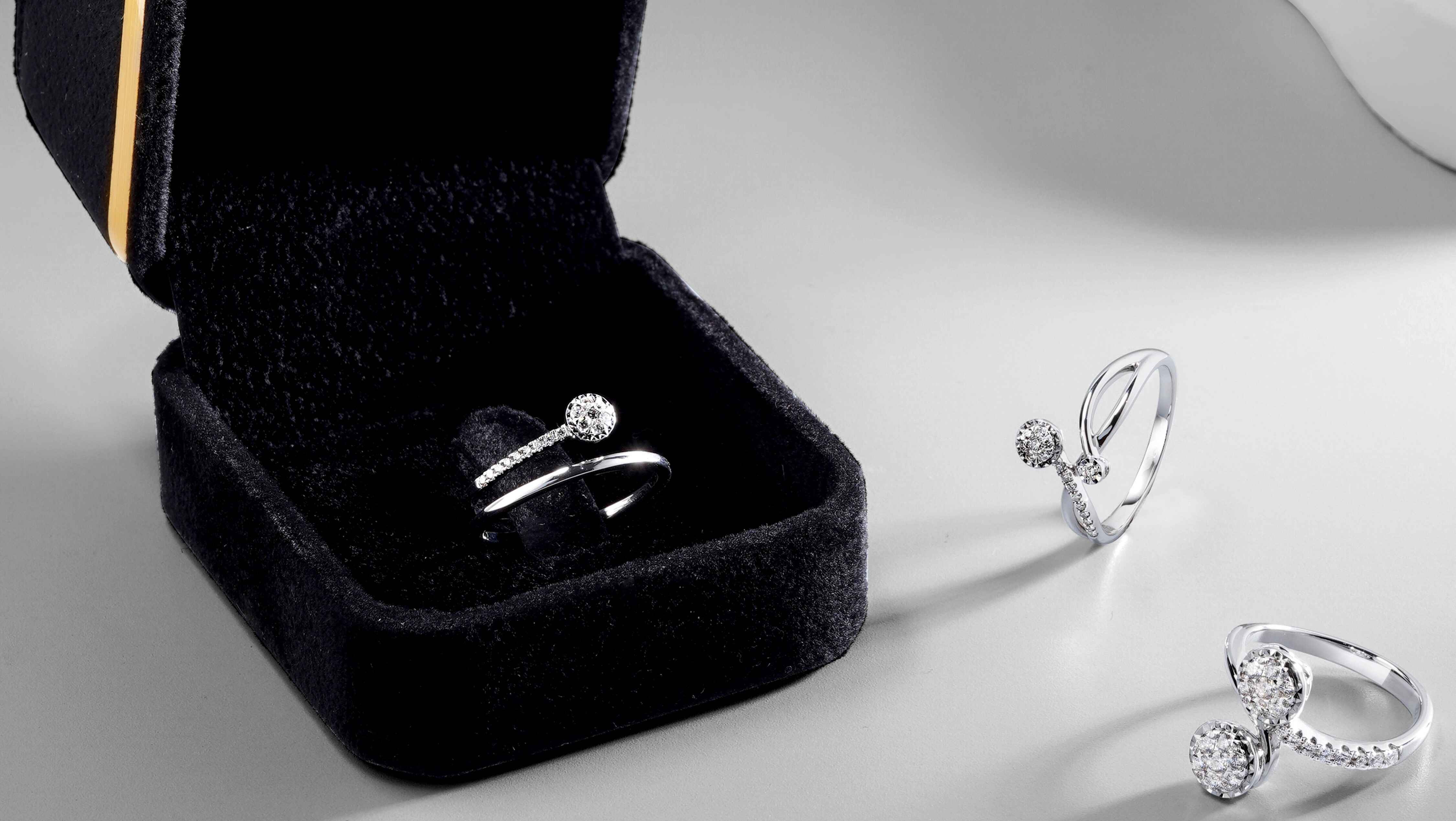Apakah Harga Cincin Kawin di Gerai Perhiasan Online dan Offline Berbeda?