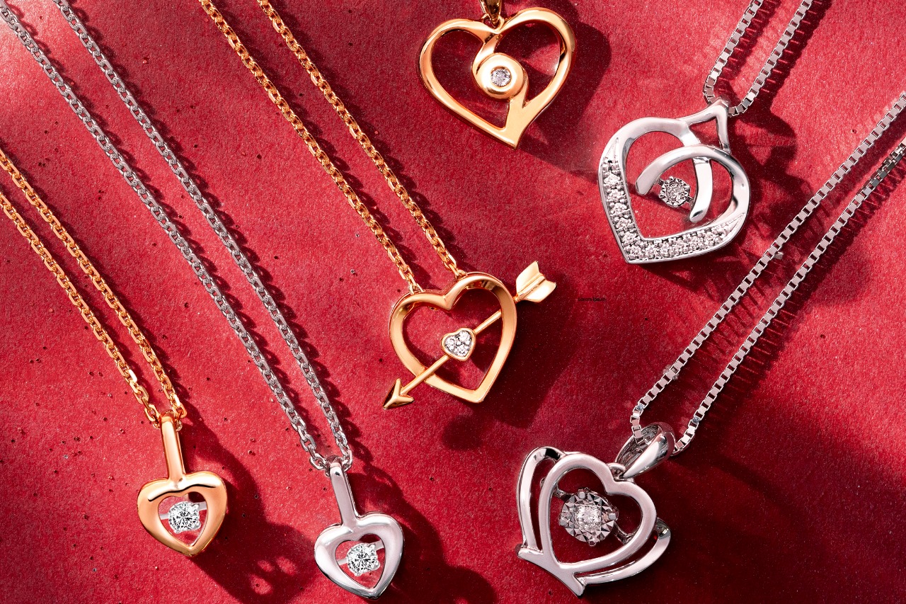 Meriahkan Valentine dengan Kalung Emas Model Terbaru dan Liontin Berbentuk Hati