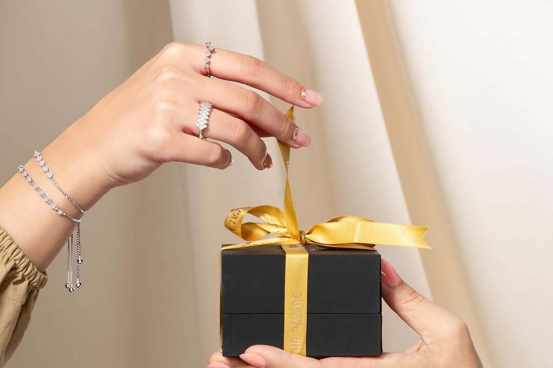 Cara Bikin Surprise Saat Memberikan Hadiah Ulang Tahun untuk Pacar, Dijamin Memorable!